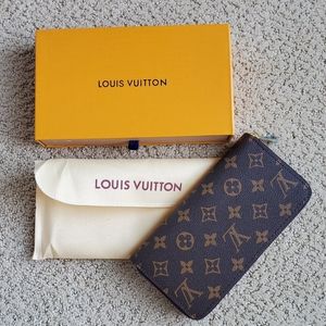 Louis Vuitton Zippy Wallet Brown